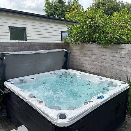 Summer Holiday 4 Bedrooms House In Hamilton With Pool And Spa ภายนอก รูปภาพ