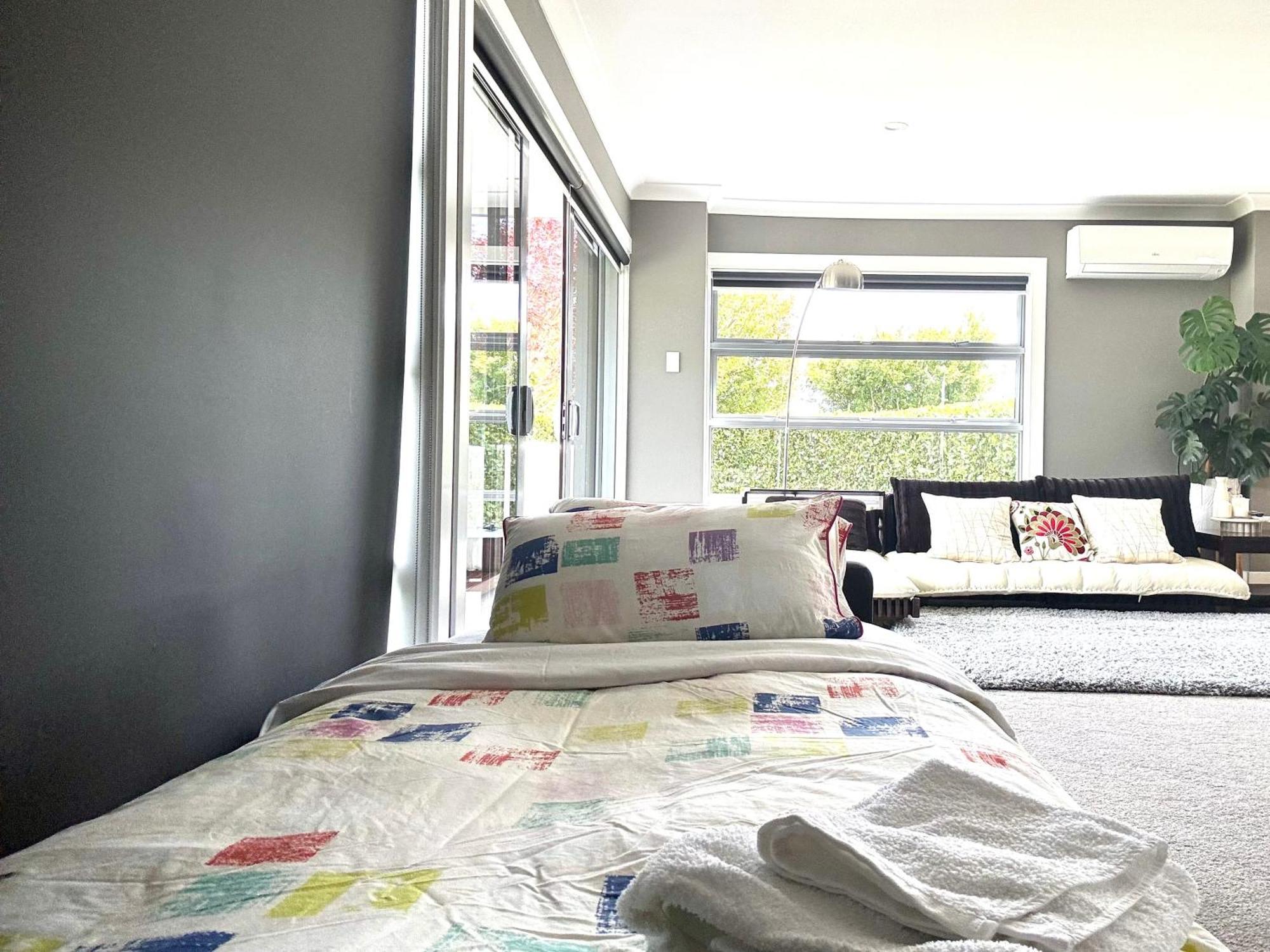 Summer Holiday 4 Bedrooms House In Hamilton With Pool And Spa ภายนอก รูปภาพ